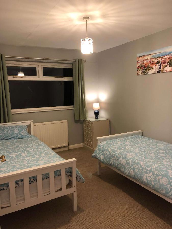 Number One - Fully Equipped Self Catering Four Bedroom House Next To Dunedin, 15 Mins To Spurn, 20 Mins To Saltend, 12 Mins To Easington Patrington Extérieur photo